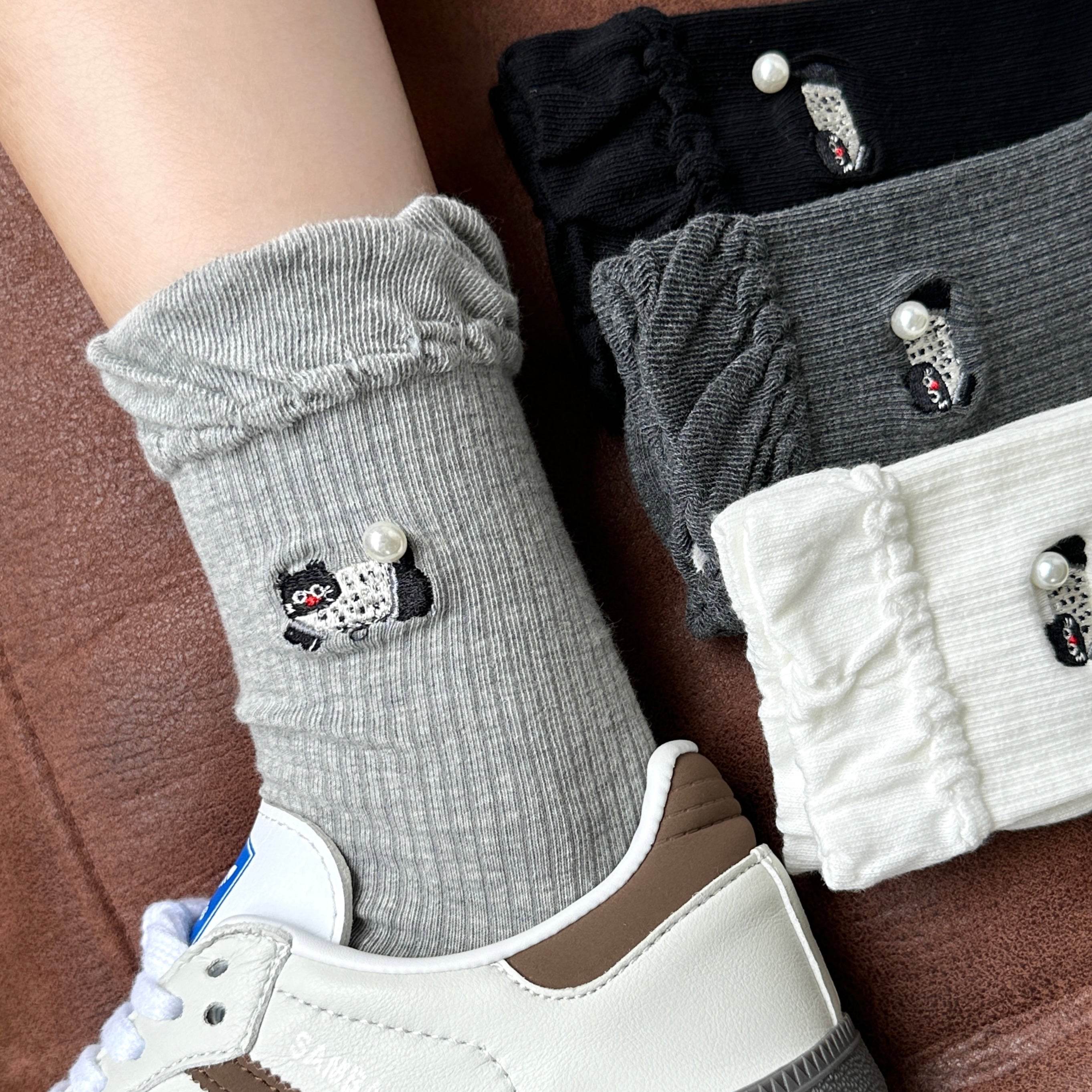 Women's Dainty Pearl Cat Ruffle Socks - Single Pair