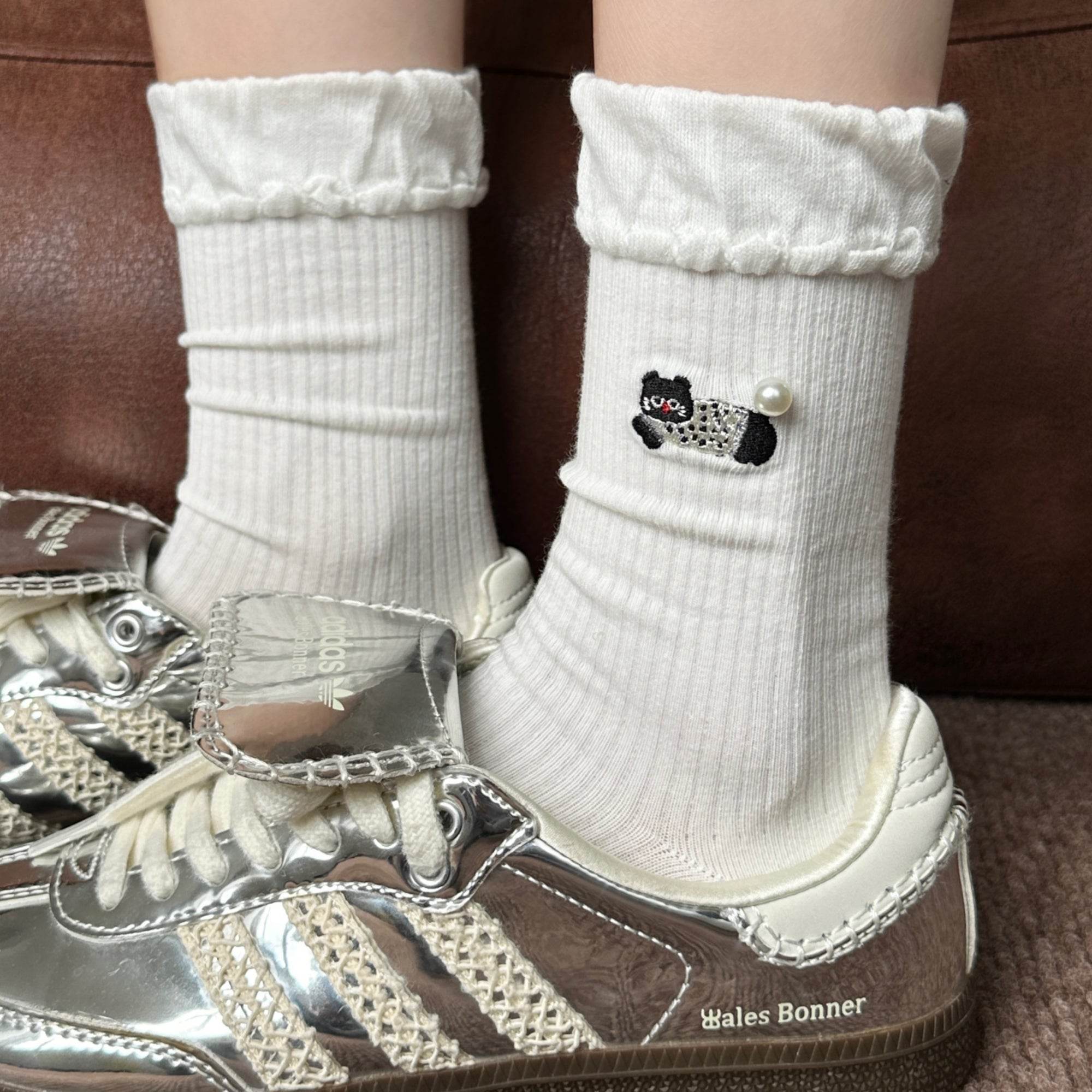 Women's Dainty Pearl Cat Ruffle Socks - Single Pair