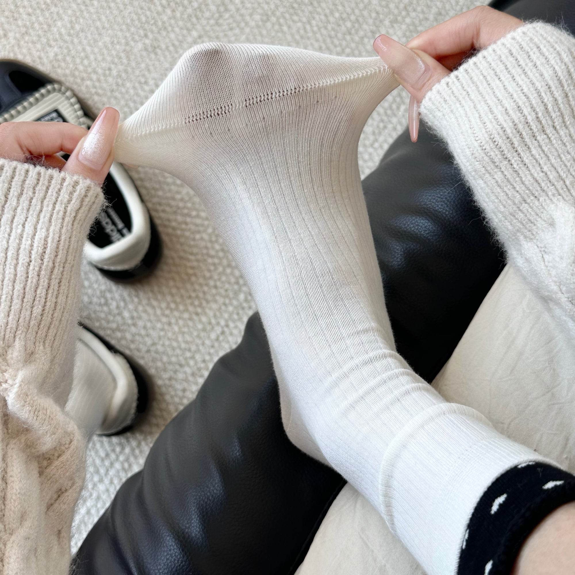 Women's Dainty Heart Charm Ruffle Socks - Single Pair