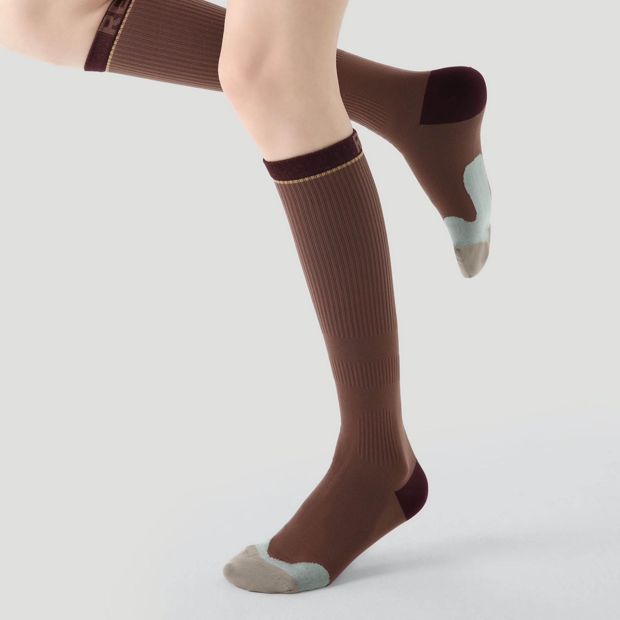 Women's Performance Knee-High Hiking Socks - Trail Brown
