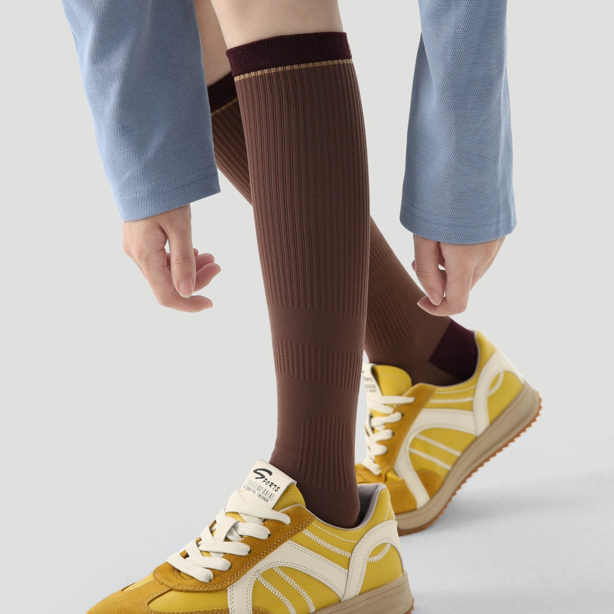 Women's Performance Knee-High Hiking Socks - Trail Brown