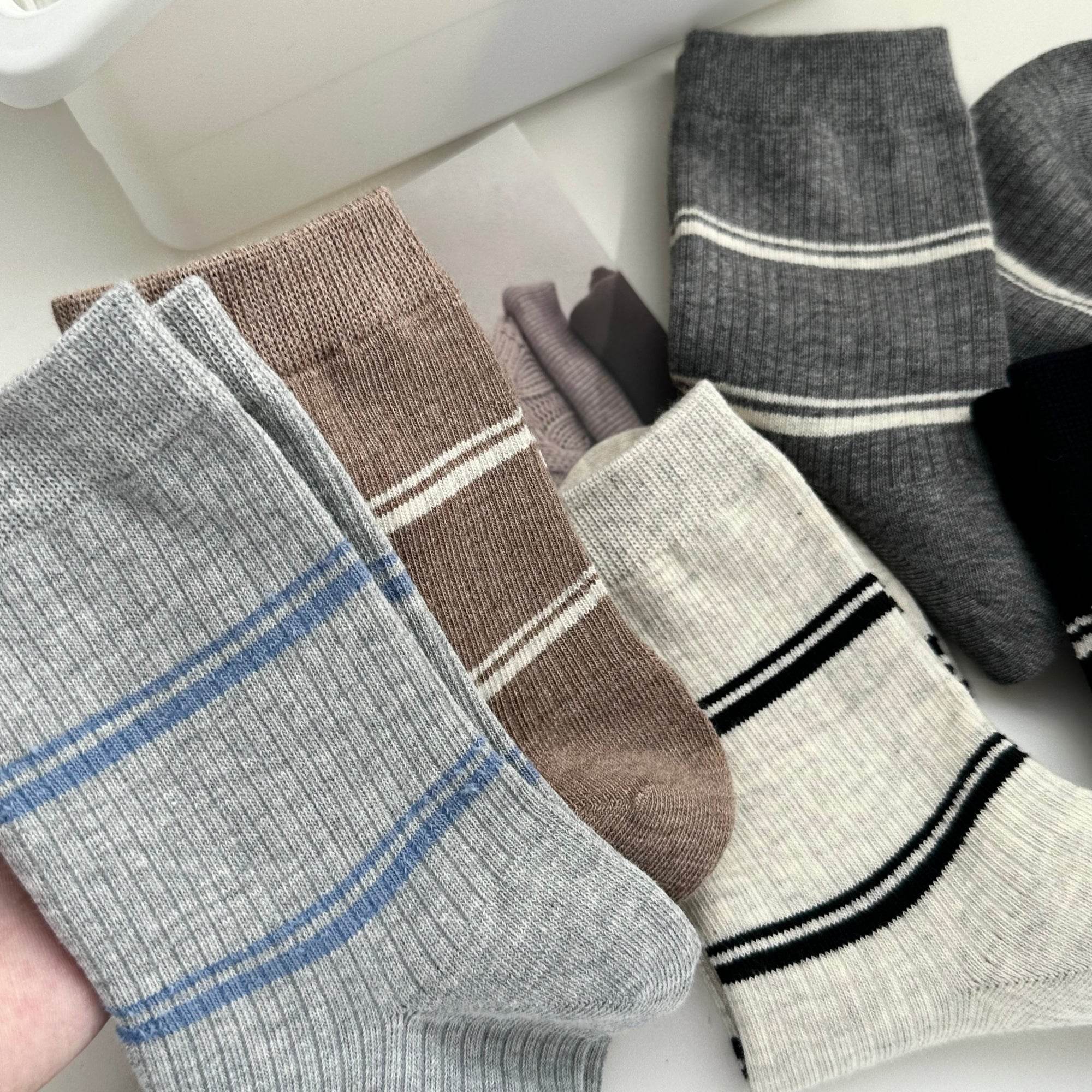 Women's Classic Thin Stripe Ribbed Socks - Single Pair