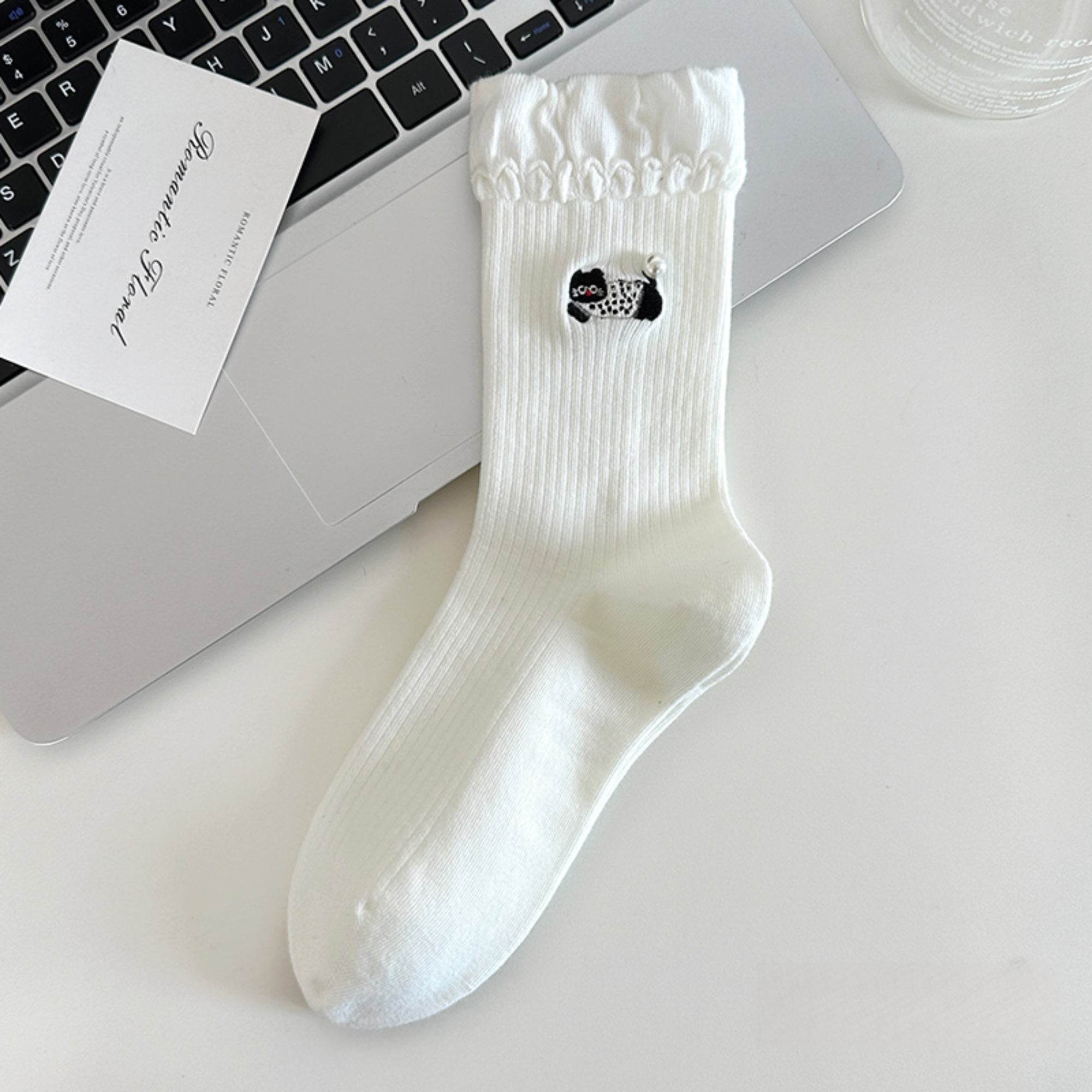 Women's Dainty Pearl Cat Ruffle Socks - Single Pair