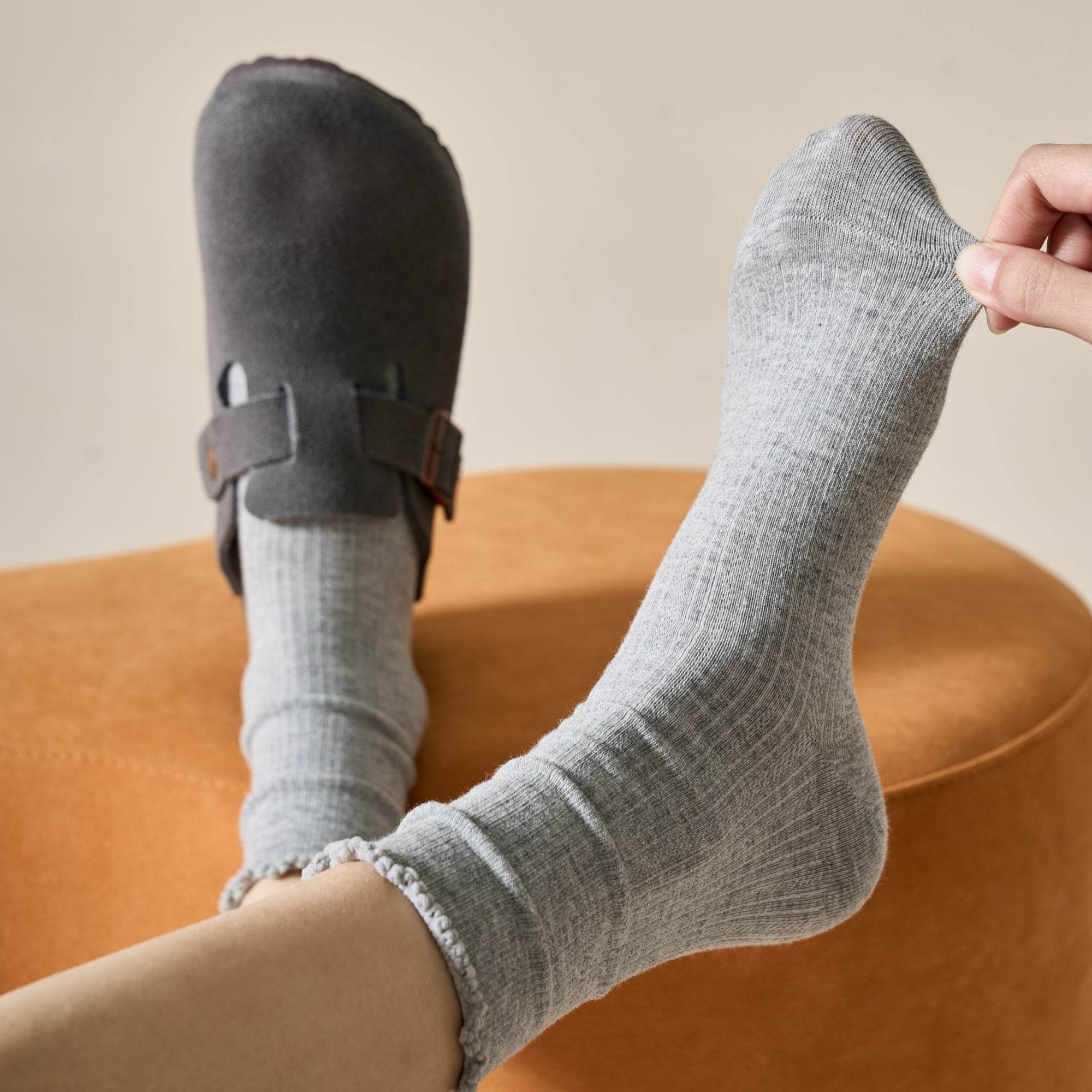 Women's Dainty Ruffle-Cuff Ribbed Socks - Single Pair