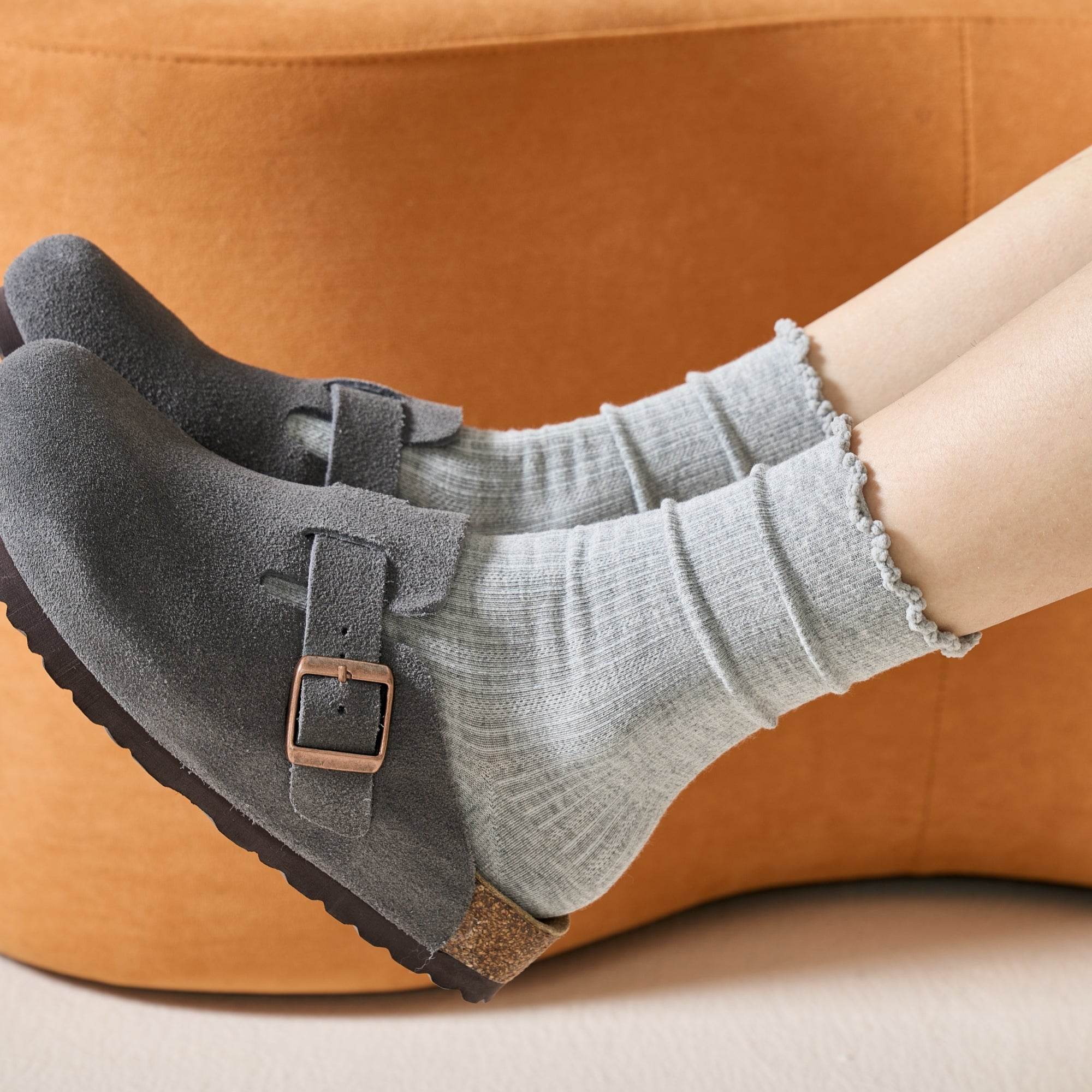 Women's Dainty Ruffle-Cuff Ribbed Socks - Single Pair