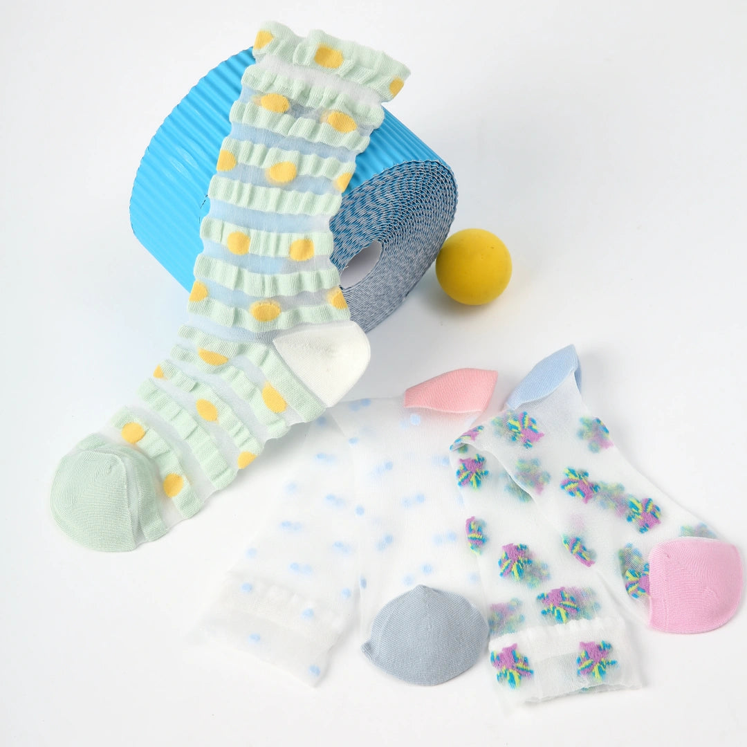 Aura Wave Retro Sheer Graphic Socks 3-Pack - sock set showing secure grip comfort