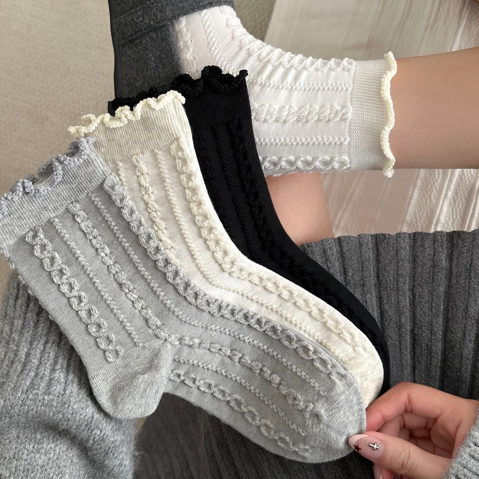 Women's Frilly Lettuce Edge Crew Socks - Single Pair