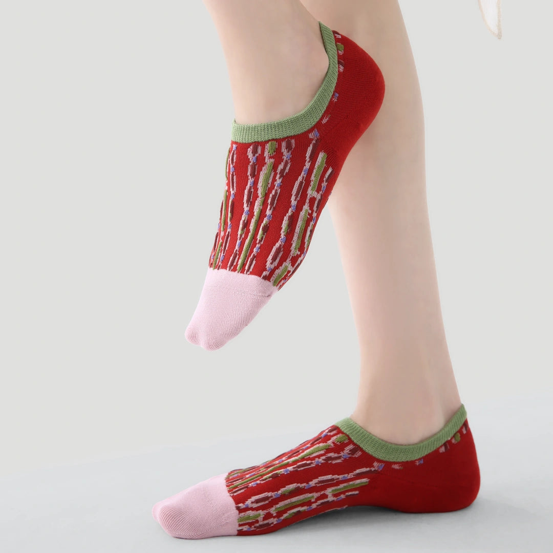 "Artisan Pulse" Women's 3D Jacquard No-Show Socks 5-Pack - sock set showing secure grip comfort