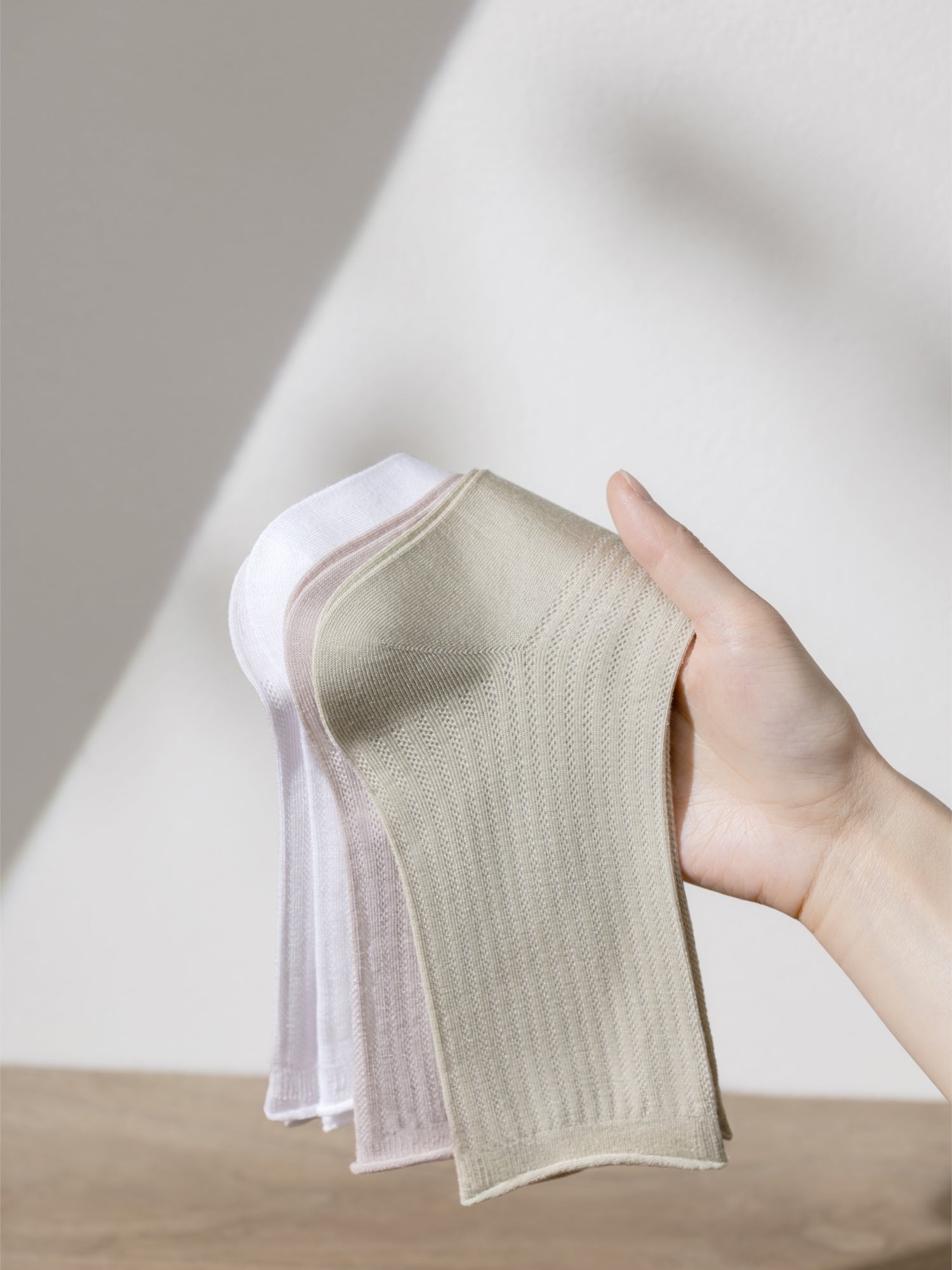 Women's Silk Mid-Crew Socks-1 Pack
