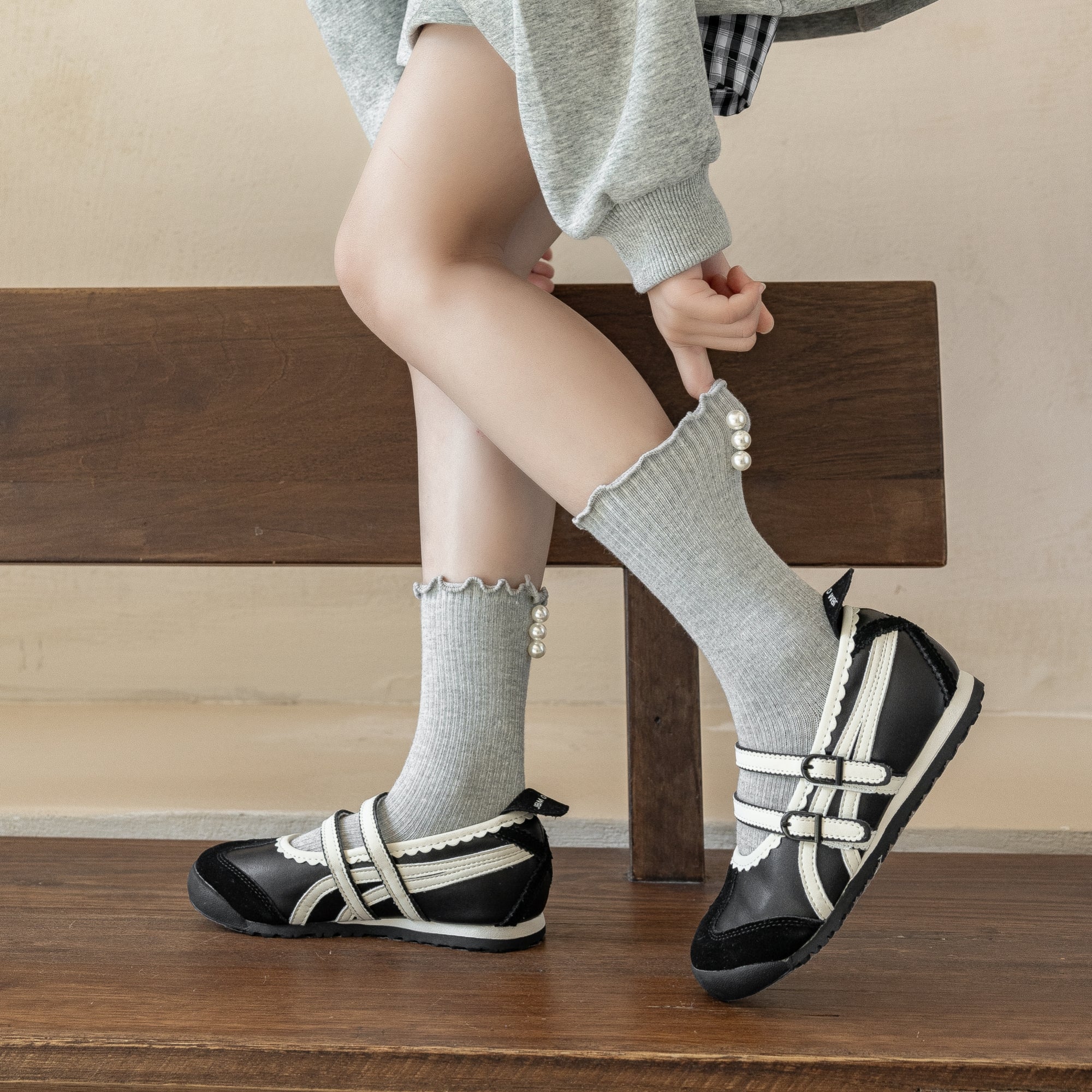Kid's Sweet Pearl Trim Socks - 2 Pairs