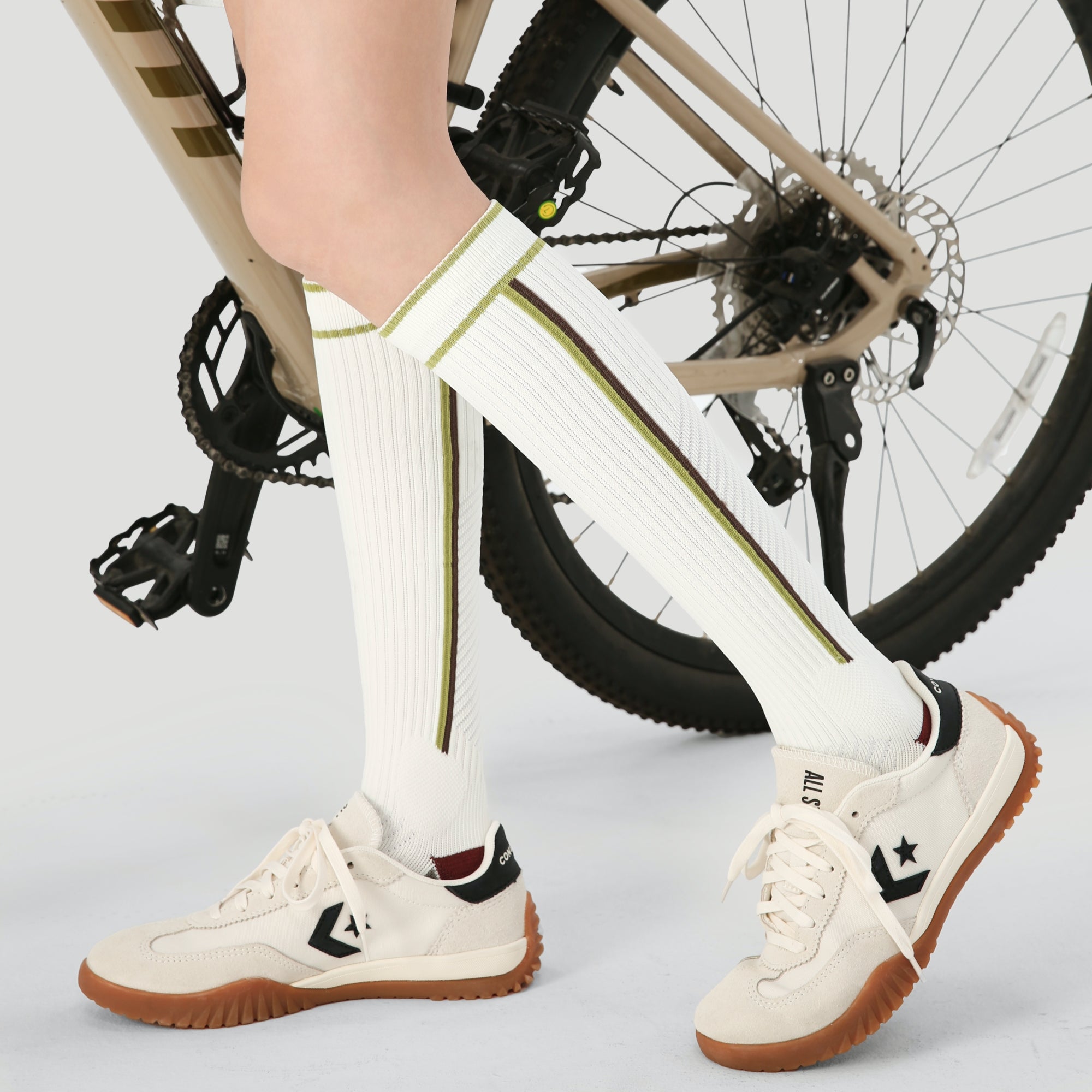Women's Performance Knee-High Hiking Socks - White & Olive