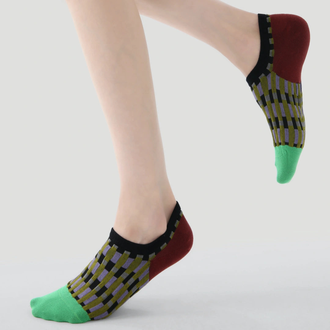 "Artisan Pulse" Women's 3D Jacquard No-Show Socks 5-Pack - sock set showing secure grip comfort