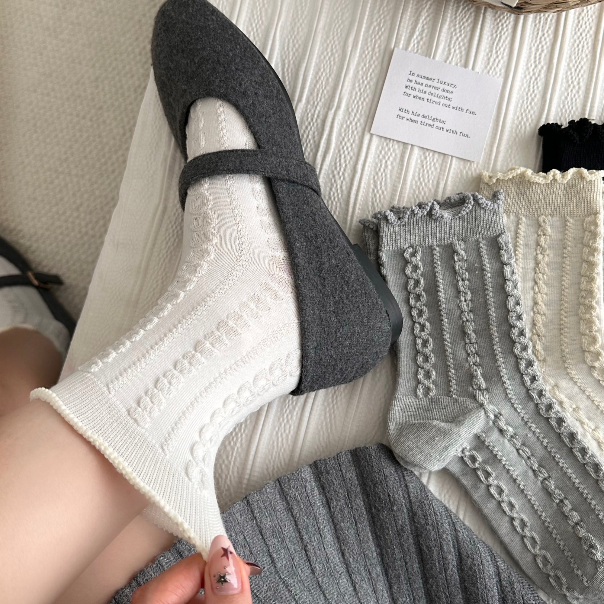 Women's Frilly Lettuce Edge Crew Socks - Single Pair