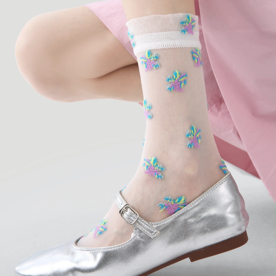 Aura Wave Retro Sheer Graphic Socks 3-Pack - sock set showing secure grip comfort