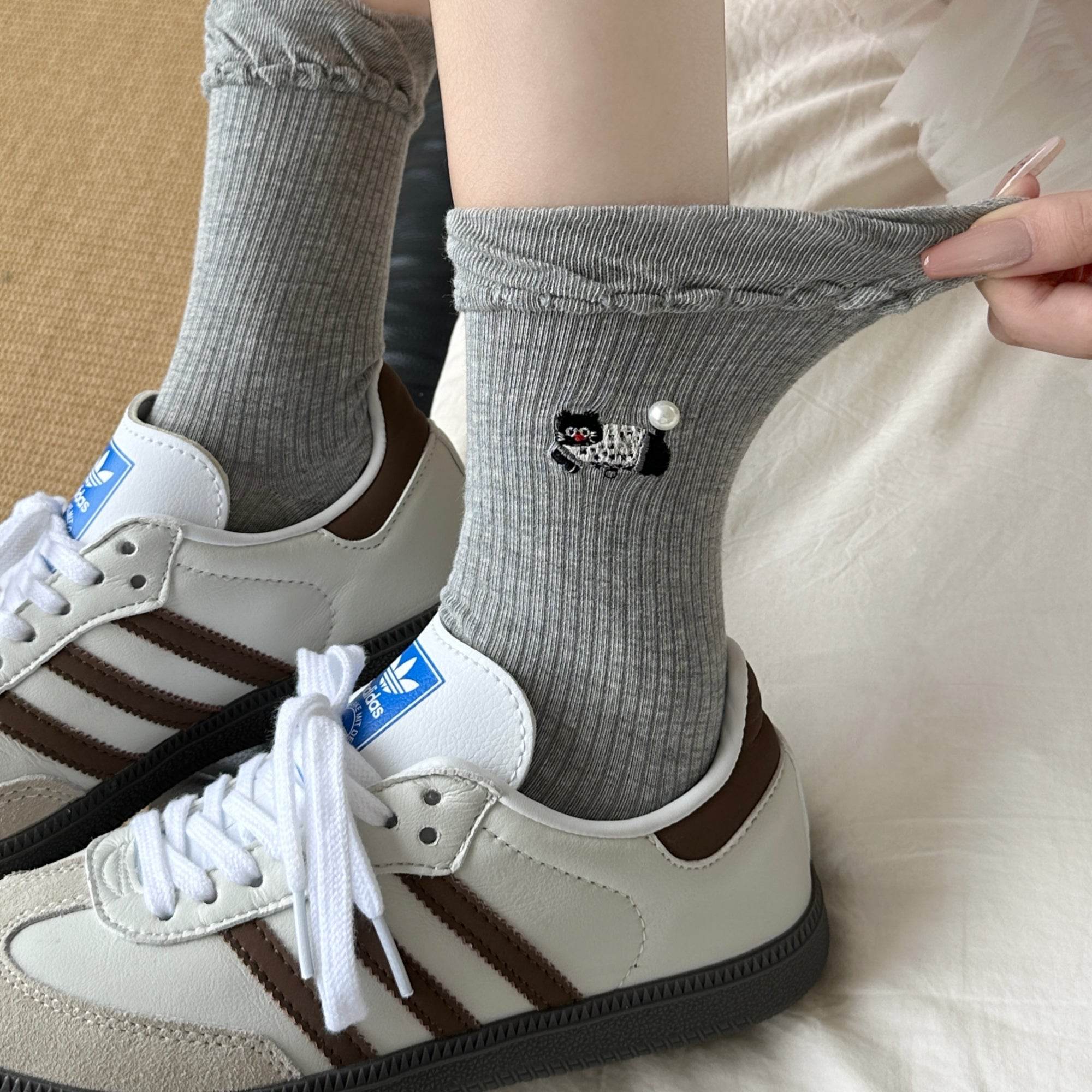 Women's Dainty Pearl Cat Ruffle Socks - Single Pair