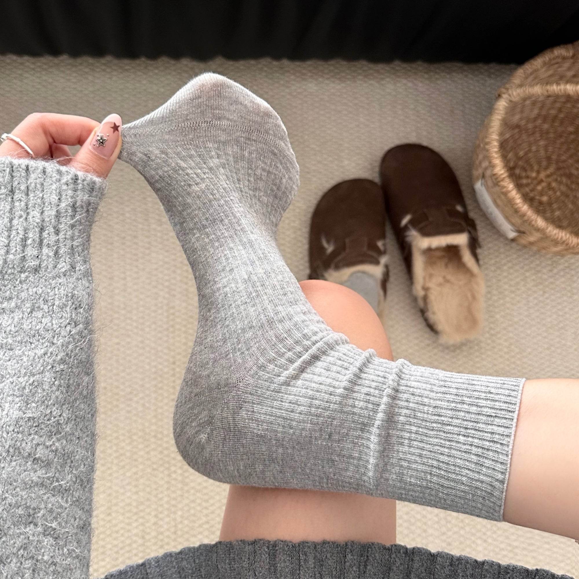 Women's Minimalist Ribbed Crew Socks - Single Pair