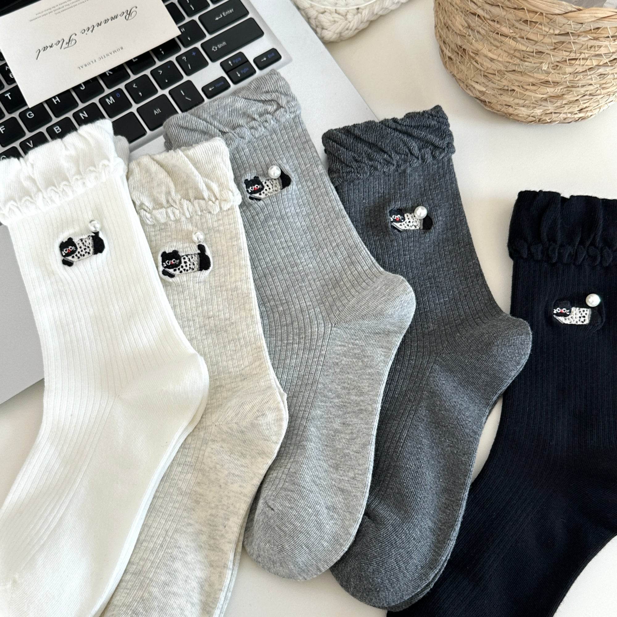 Women's Dainty Pearl Cat Ruffle Socks - Single Pair