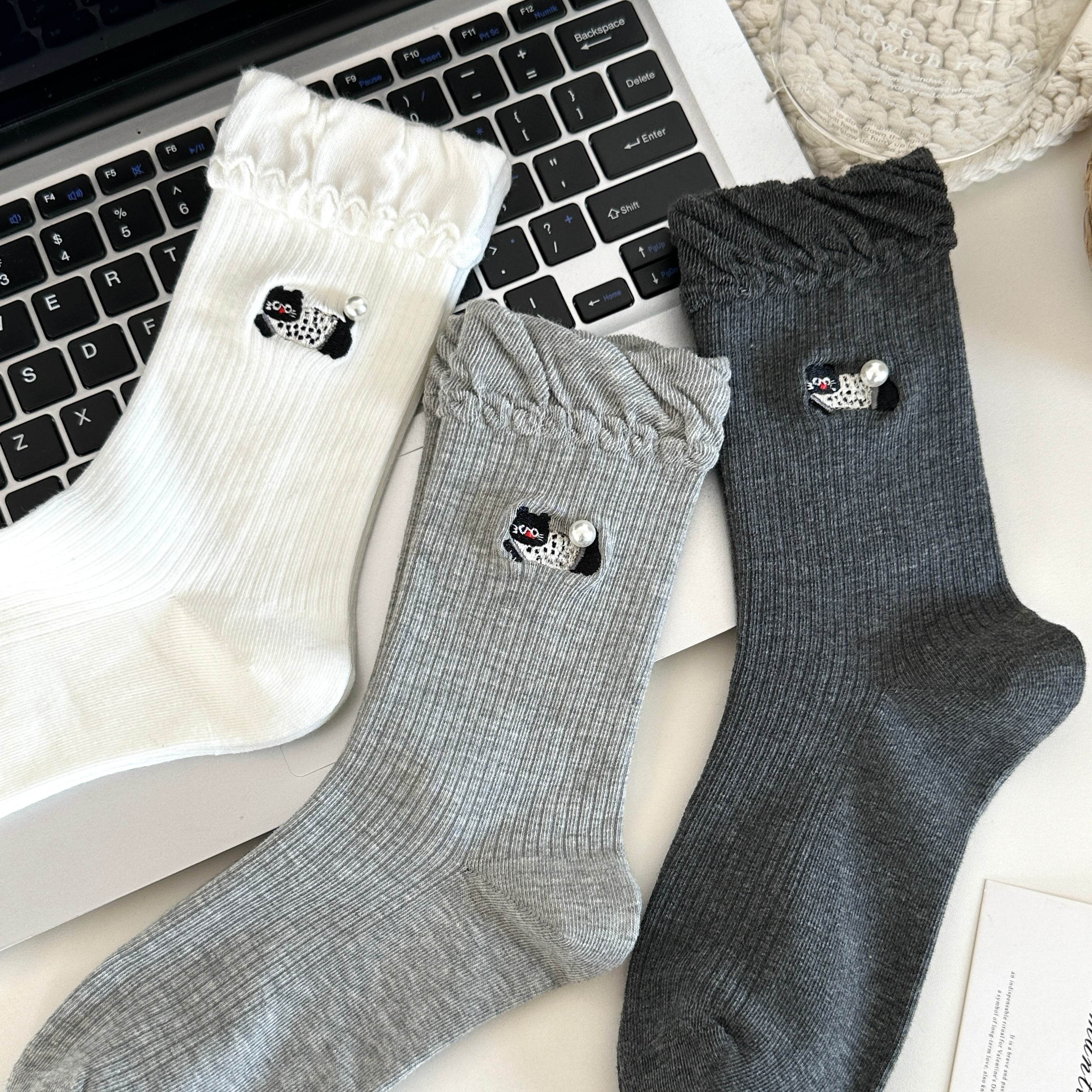 Women's Dainty Pearl Cat Ruffle Socks - Single Pair