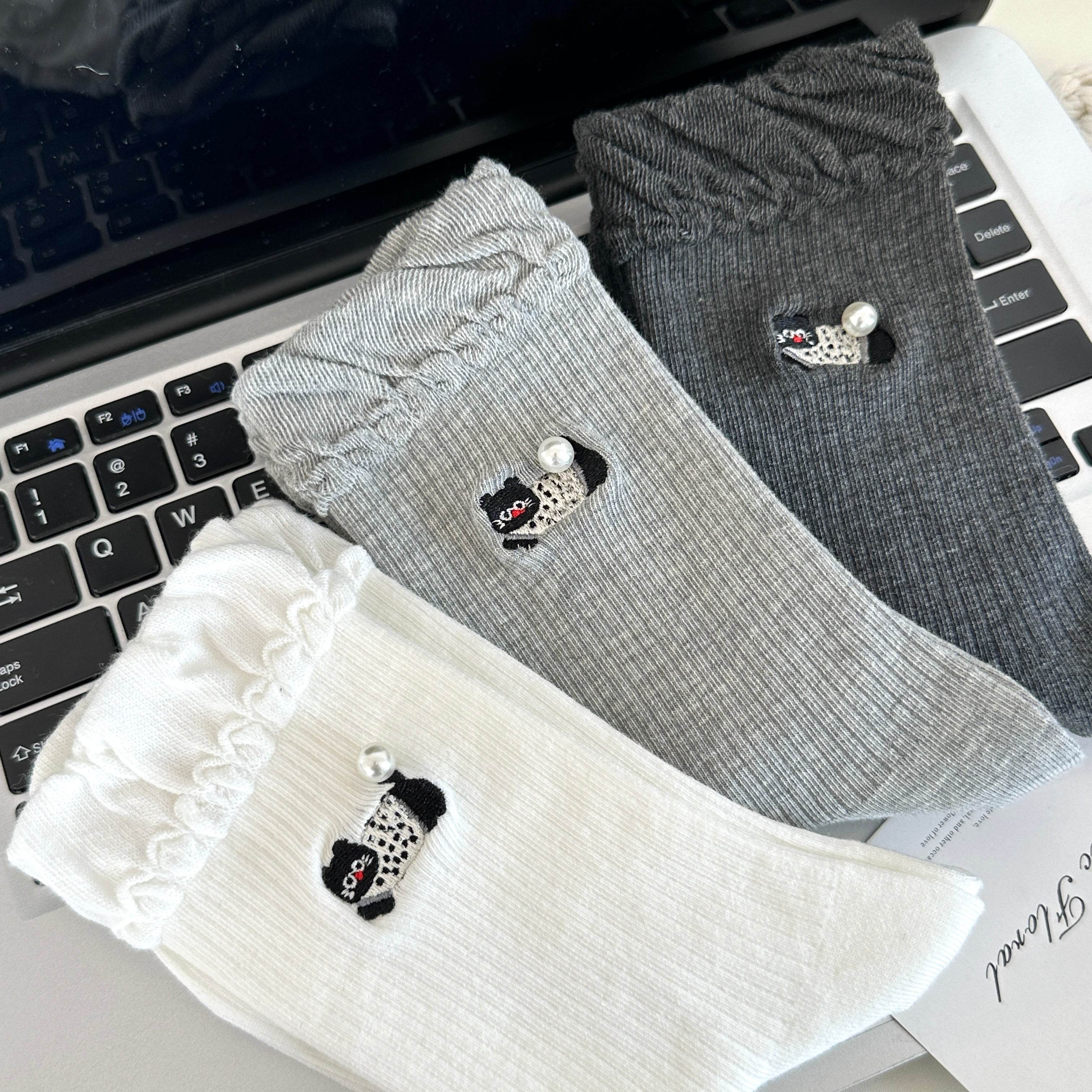 Women's Dainty Pearl Cat Ruffle Socks - Single Pair
