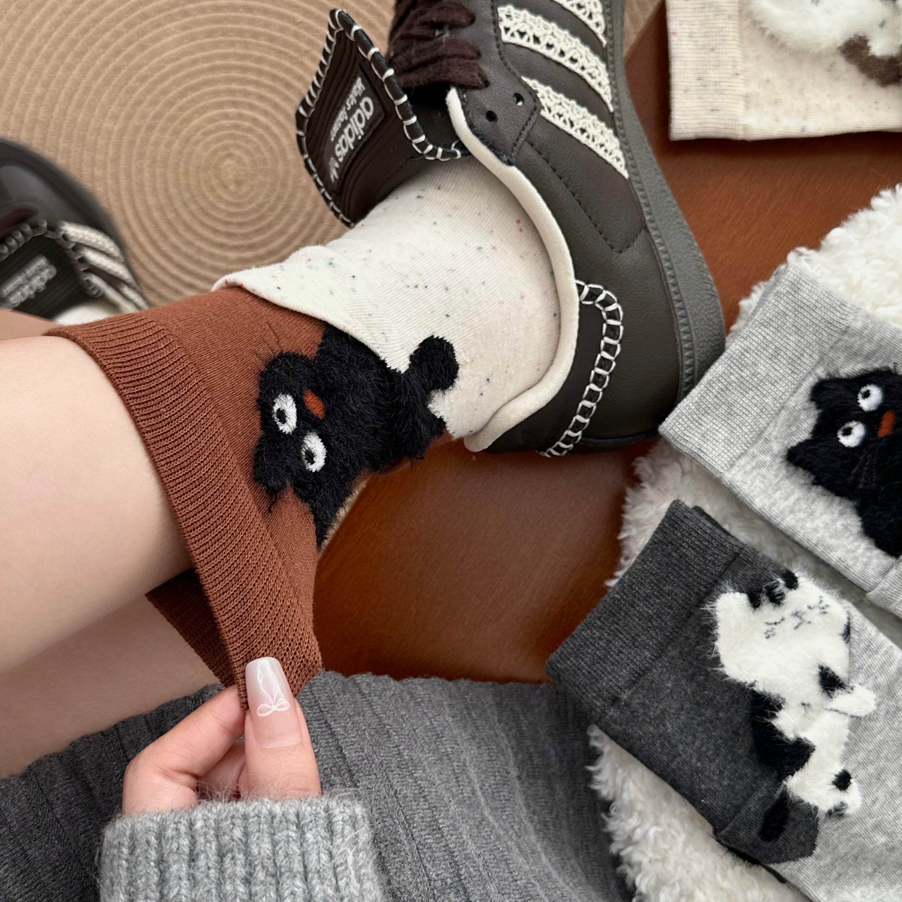 Women's Cute 3D Peeking Cat Socks - Single Pair