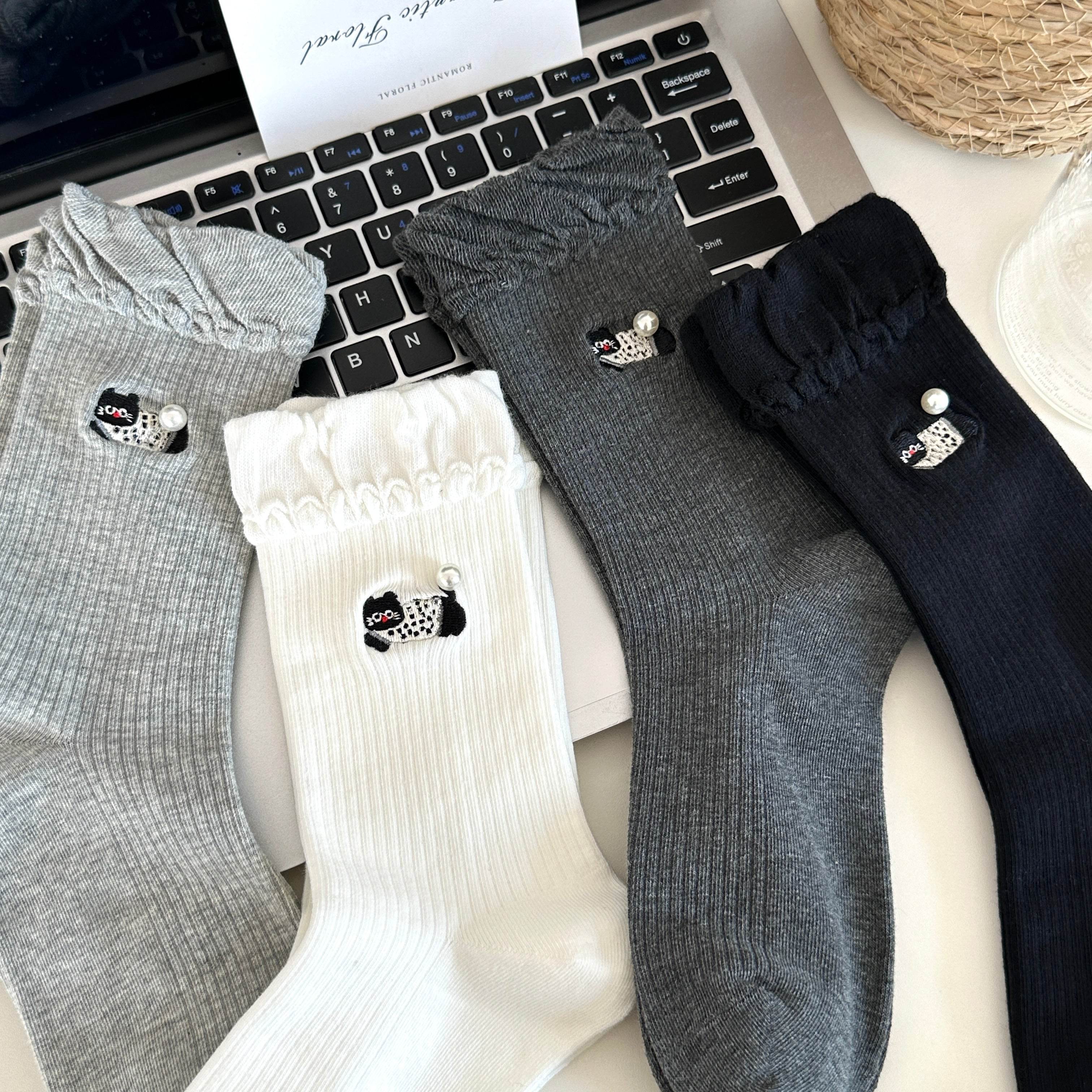 Women's Dainty Pearl Cat Ruffle Socks - Single Pair