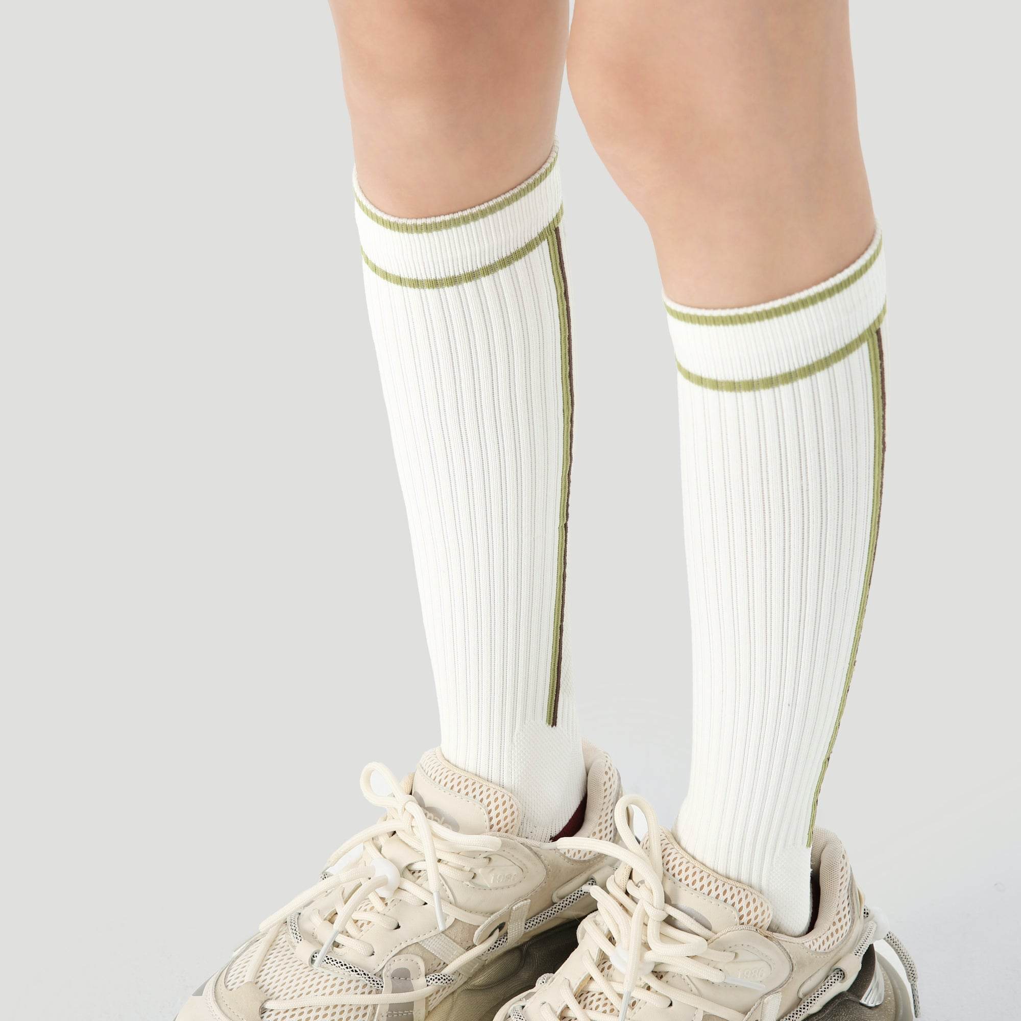 Women's Performance Knee-High Hiking Socks - White & Olive