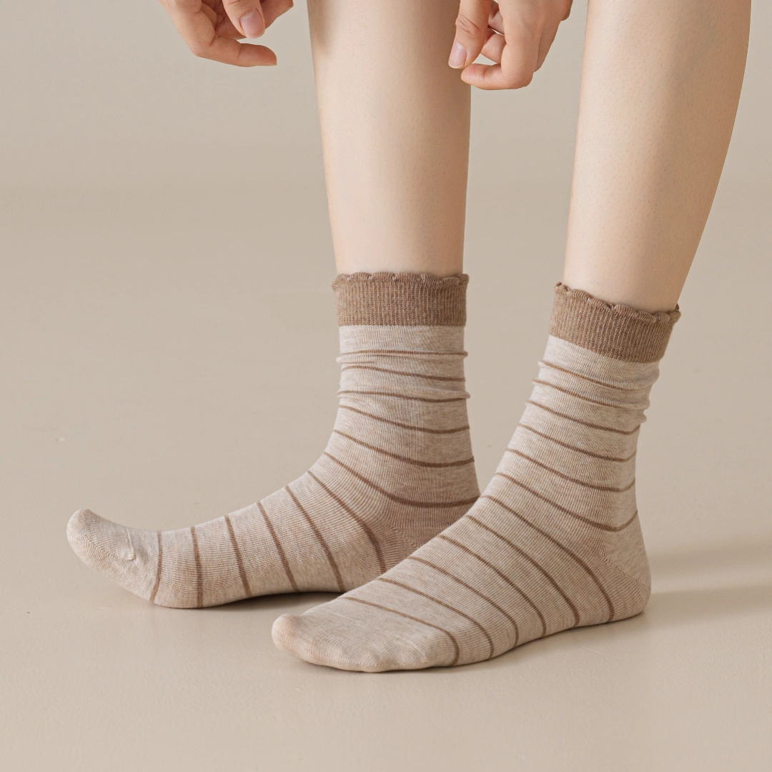 Women's 98% Premium Cotton Fine-Striped Scallop-Trim Crew Socks